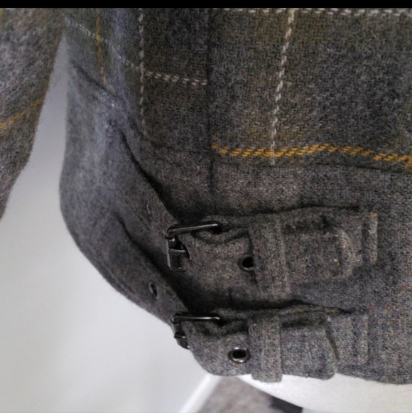 Banana Republic gray plaid coat with faux fur collar and buckle accents - Picture 6 of 7